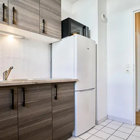 Avec 3 Balcons Et Parking *