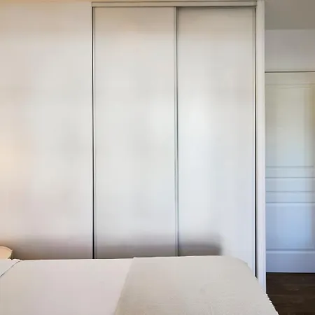 Avec 3 Balcons Et Parking *