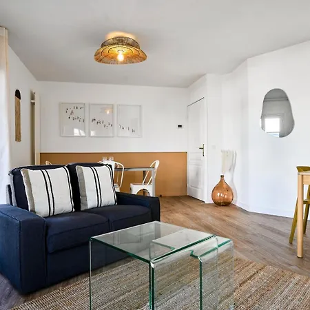 Avec 3 Balcons Et Parking Apartment